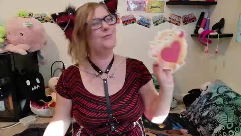 Pixie and Tentacle Overlord online show from 02-02-26, 11:14