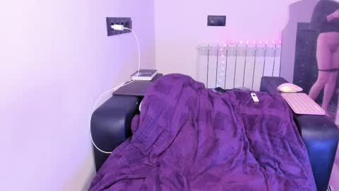 Kira online show from 03-15-26, 07:42