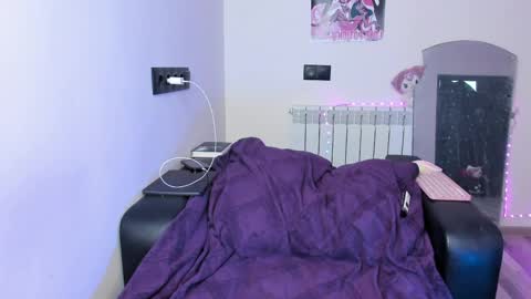 Kira online show from 04-08-26, 02:33