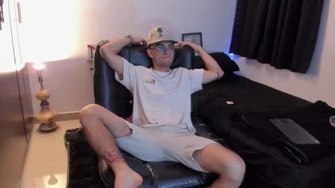 Snapshot of teomodel1 chatting on 01-06-26, 05:11 teomodel1 online show from 01-06-26, 05:11