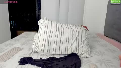 Snapshot of tessa_evanss chatting on 07-17-26, 01:12 Tessa online show from 07-17-26, 01:12