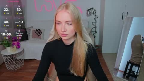 Snapshot of tessahamilton chatting on 05-05-26, 08:33 TessaHamilton online show from 05-05-26, 08:33