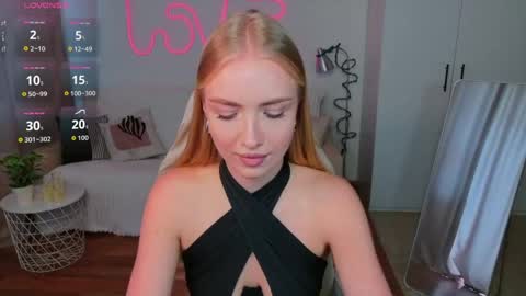 Snapshot of tessahamilton chatting on 05-21-26, 11:28 TessaHamilton online show from 05-21-26, 11:28