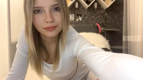 Snapshot of tessiebe chatting on 02-27-26, 02:17 tessiebe online show from 02-27-26, 02:17