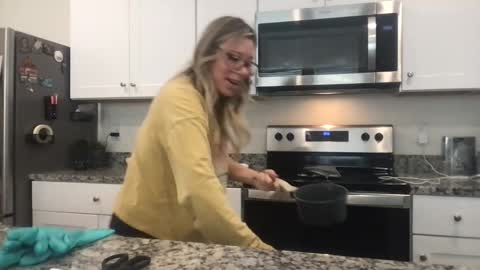 Daphne Summers online show from 11-12-25, 03:45