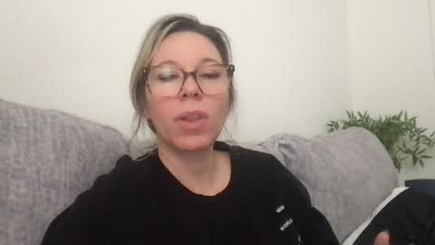 Daphne Summers online show from 11-23-25, 04:18