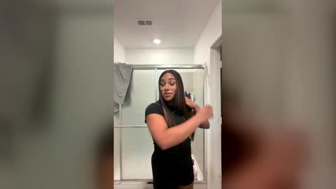 Snapshot of texasbadgirl chatting on 03-17-26, 07:17 SELENE SANTOS online show from 03-17-26, 07:17