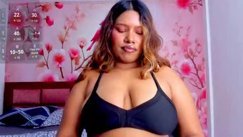 Snapshot of thais_waldrof chatting on 06-14-26, 04:36 Andreina online show from 06-14-26, 04:36
