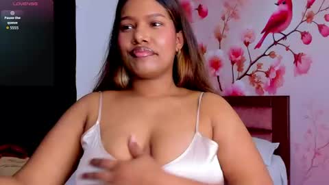 Snapshot of thais_waldrof chatting on 06-26-26, 05:01 Andreina online show from 06-26-26, 05:01