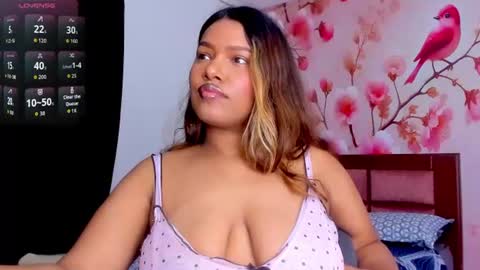 Snapshot of thais_waldrof chatting on 06-28-26, 04:51 Andreina online show from 06-28-26, 04:51