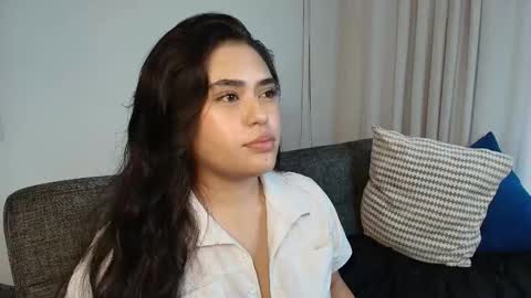 Snapshot of thaisadara24 chatting on 05-20-26, 10:05 T H A I S online show from 05-20-26, 10:05