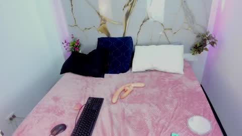 Snapshot of thali_a chatting on 05-21-26, 02:18 online show from 05-21-26, 02:18
