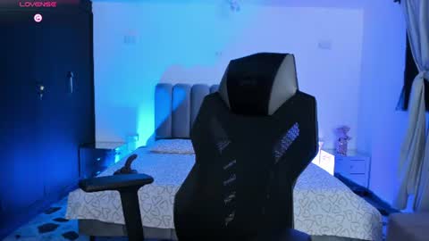 Snapshot of thaliabrooks_ chatting on 06-20-26, 05:43 Thalia online show from 06-20-26, 05:43