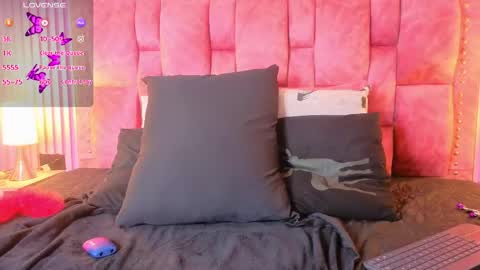 Snapshot of thaliavegas chatting on 04-29-26, 12:37 Thalia online show from 04-29-26, 12:37