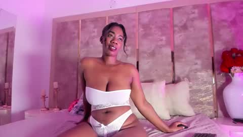 Snapshot of thaliawest chatting on 05-05-26, 12:35 ThaliaWest online show from 05-05-26, 12:35