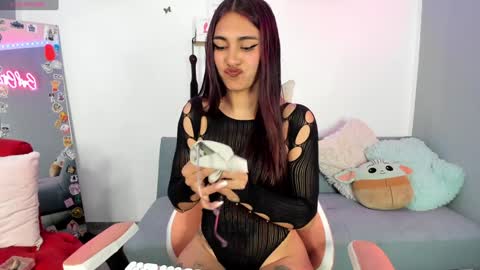 thamara_cooper_ online show from 01-27-25, 06:09