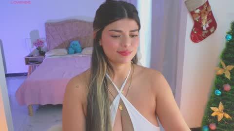 Snapshot of thamy_stark chatting on 12-17-24, 07:04 Thamara online show from 12-17-24, 07:04
