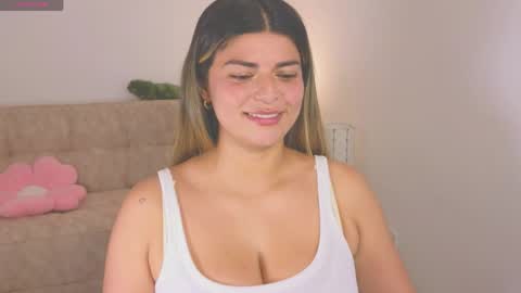 Snapshot of thamy_stark chatting on 06-09-26, 05:46 Thamara online show from 06-09-26, 05:46