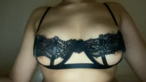 Snapshot of thatgirlmelanie chatting on 07-18-26, 10:19 Melanie online show from 07-18-26, 10:19