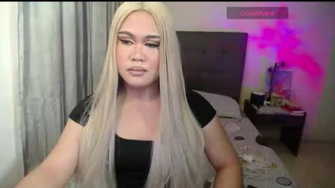 Snapshot of thatgirloctavia chatting on 03-01-25, 12:45 NOEY online show from 03-01-25, 12:45