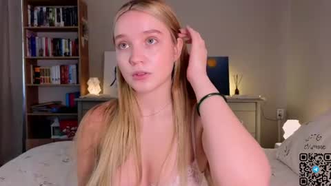 Snapshot of thatonerabbit chatting on 06-28-26, 02:01 Alice online show from 06-28-26, 02:01