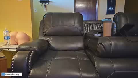 Snapshot of the_alpha_dog_xxx chatting on 12-13-24, 03:43 the_alpha_dog_xxx online show from 12-13-24, 03:43