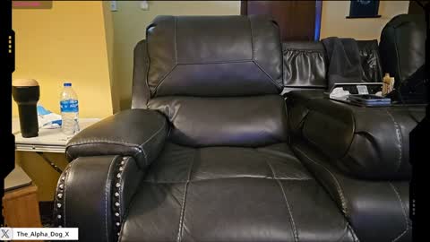 Snapshot of the_alpha_dog_xxx chatting on 01-27-25, 04:01 the_alpha_dog_xxx online show from 01-27-25, 04:01