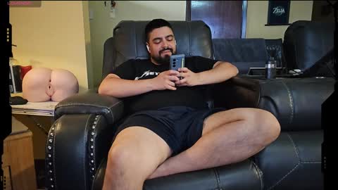 Snapshot of the_alpha_dog_xxx chatting on 09-09-25, 09:03 the_alpha_dog_xxx online show from 09-09-25, 09:03