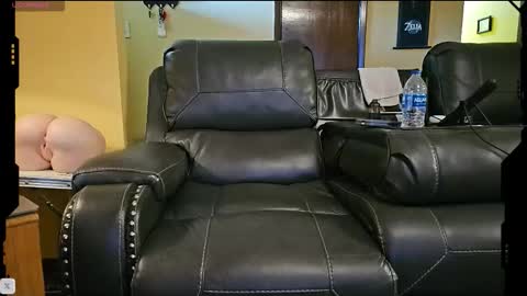 Snapshot of the_alpha_dog_xxx chatting on 10-12-25, 04:50 the_alpha_dog_xxx online show from 10-12-25, 04:50