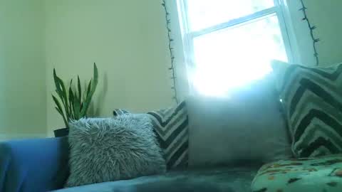 Snapshot of the_cream_team_va chatting on 10-20-25, 08:42 The Cream Team VA online show from 10-20-25, 08:42