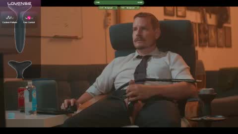 Snapshot of the_dilf chatting on 05-15-26, 04:36 The DILF - online show from 05-15-26, 04:36