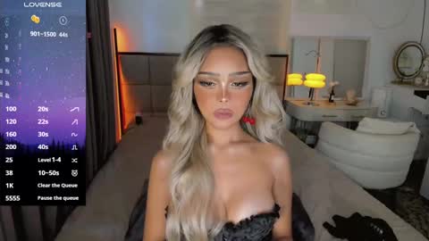 Snapshot of the_enchantressxx chatting on 12-21-24, 04:52 nabi butterfly online show from 12-21-24, 04:52