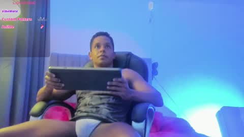 Snapshot of the_franka_men chatting on 11-12-25, 12:49 carlos online show from 11-12-25, 12:49