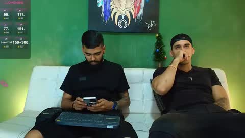 SCOTT  THEO  KAMERON  GENDERSON online show from 11-27-25, 01:40