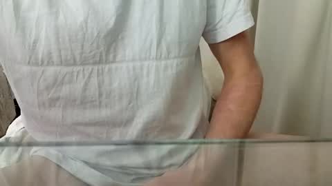 Snapshot of the_hard_baguette chatting on 02-20-25, 09:00 La Baguette dure online show from 02-20-25, 09:00