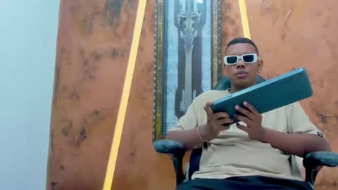 Snapshot of the_hot_boy0 chatting on 11-10-25, 11:53 the_hot_boy0 online show from 11-10-25, 11:53