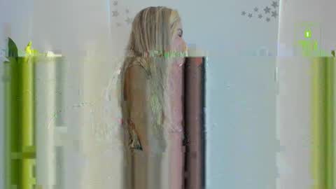 Snapshot of the_little_mia chatting on 05-12-26, 08:39 MIA JP online show from 05-12-26, 08:39