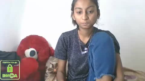 Snapshot of the_right_girl chatting on 12-24-24, 11:06 Suzan Sexy online show from 12-24-24, 11:06