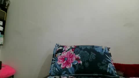 Snapshot of the_right_girl chatting on 10-14-25, 05:41 Suzan Sexy online show from 10-14-25, 05:41