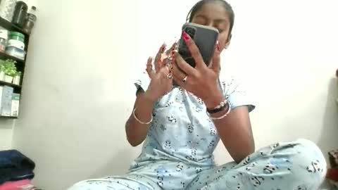 Snapshot of the_right_girl chatting on 10-19-25, 04:13 Suzan Sexy online show from 10-19-25, 04:13