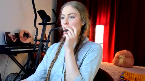 Ally    STREAMING ON TWITCH NOW Check my Twitter for updates online show from 09-17-25, 09:16