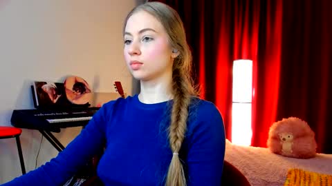 Ally    STREAMING ON TWITCH NOW Check my Twitter for updates online show from 03-09-26, 03:54