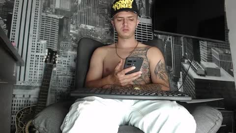 Snapshot of theangelmiguel chatting on 12-21-24, 10:39 Miguel Angel online show from 12-21-24, 10:39