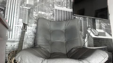 Snapshot of theangelmiguel chatting on 12-21-24, 01:42 Miguel Angel online show from 12-21-24, 01:42