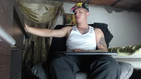Snapshot of theangelmiguel chatting on 02-19-25, 04:12 Miguel Angel online show from 02-19-25, 04:12