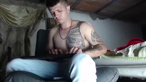 Snapshot of theangelmiguel chatting on 02-20-25, 05:01 Miguel Angel online show from 02-20-25, 05:01