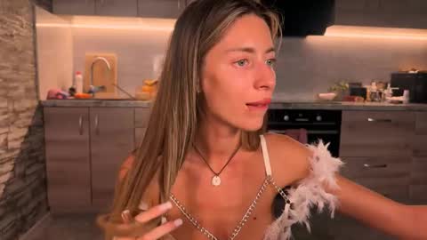 Snapshot of thearte1 chatting on 09-19-25, 05:35 J online show from 09-19-25, 05:35