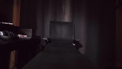 Snapshot of thebarefootgamer chatting on 07-12-26, 01:13 Blue and Red online show from 07-12-26, 01:13