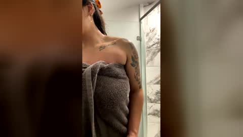 Snapshot of thebellarosa chatting on 06-10-26, 04:23 Bella Rosa online show from 06-10-26, 04:23