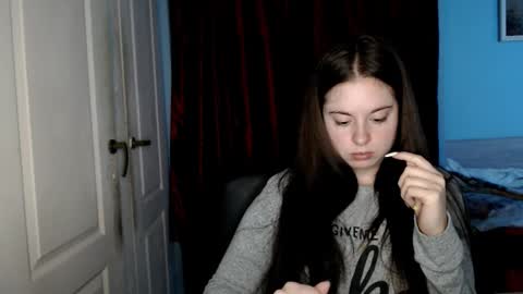 raissa online show from 10-20-25, 02:06